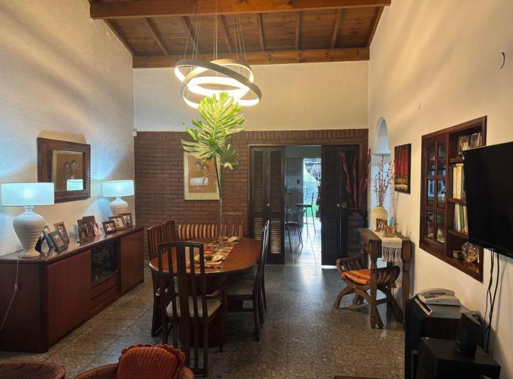 Casa · 180m² · 3 Ambientes · 1 Cochera