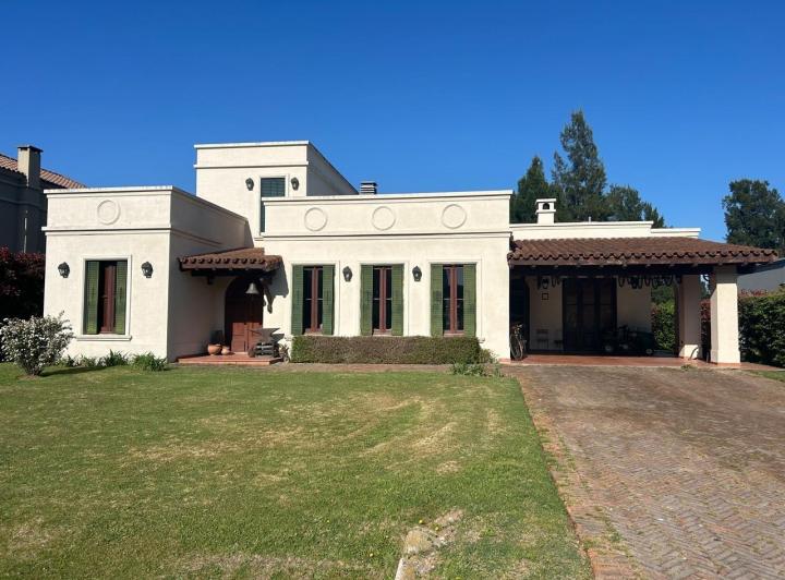 Casa · 260m² · 5 Ambientes · 5 Cocheras