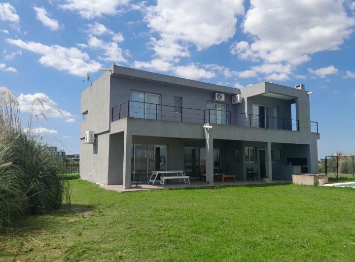 Casa · 1200m² · 5 Ambientes