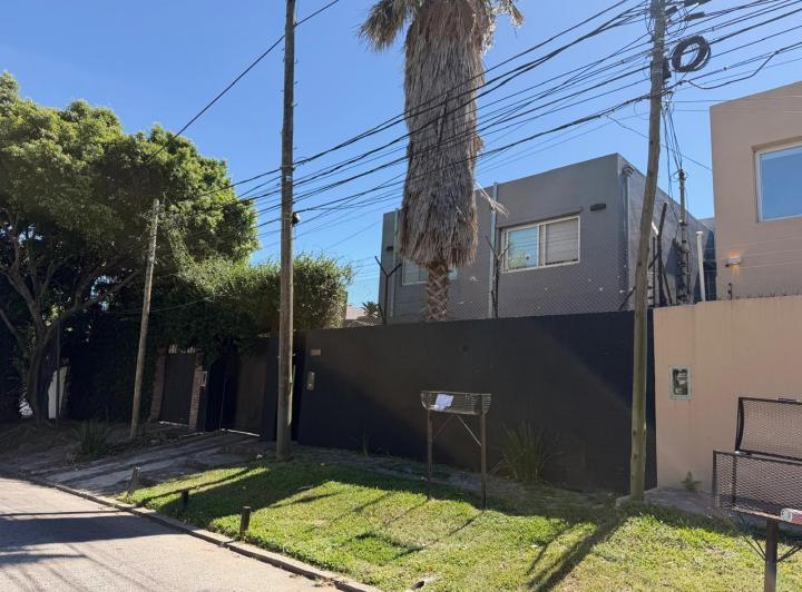 Casa · 240m² · 3 Dormitorios · 2 Cocheras