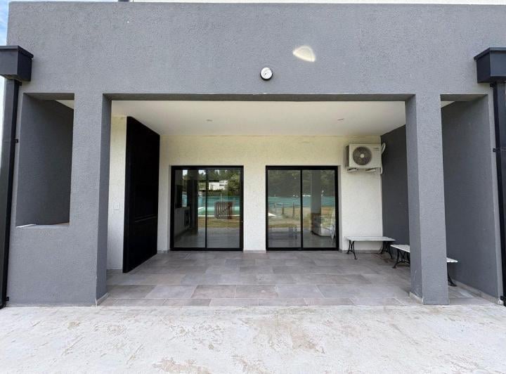 Casa · 94m² · 4 Ambientes · 2 Cocheras