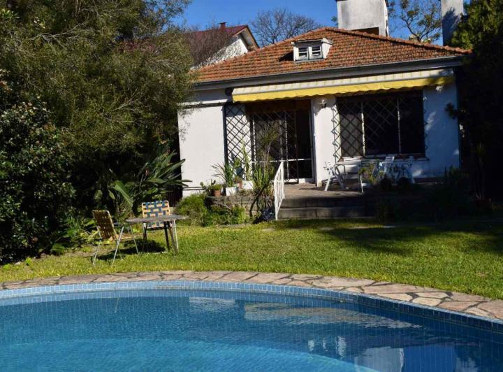 Casa · 220m² · 6 Ambientes · 2 Cocheras