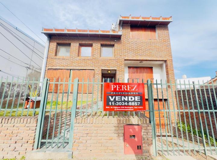 Casa · 180m² · 4 Ambientes · 3 Cocheras