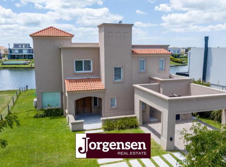 Casa · 256m² · 3 Dormitorios