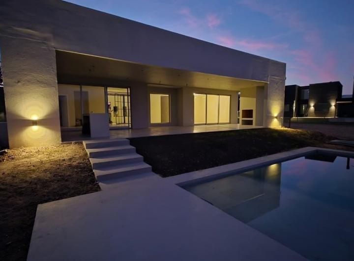 Casa · 164m² · 4 Ambientes · 2 Cocheras