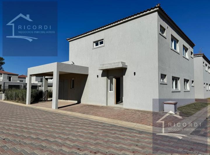 Casa · 98m² · 4 Ambientes · 1 Cochera