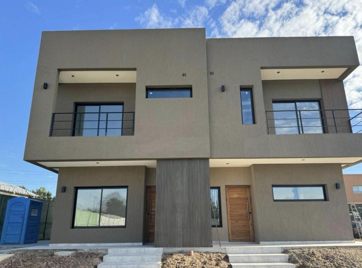 Casa · 130m² · 4 Ambientes · 1 Cochera