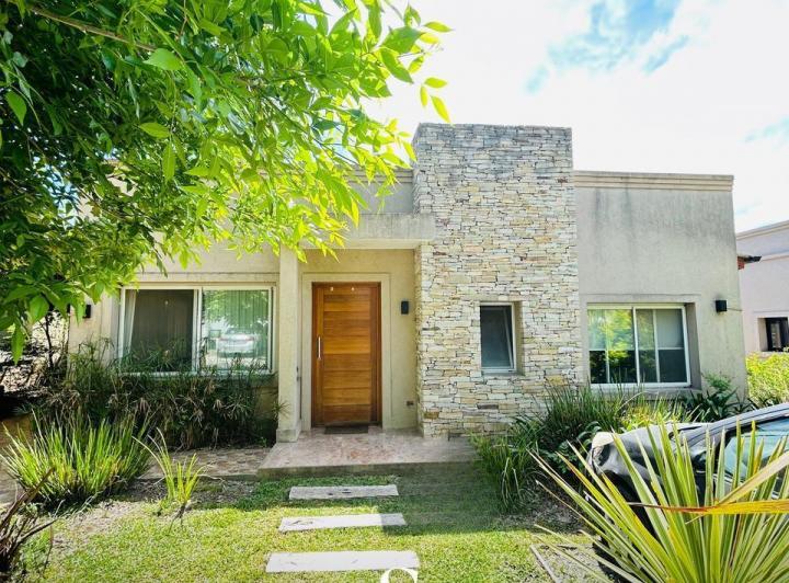 Casa · 129m² · 4 Ambientes · 2 Cocheras