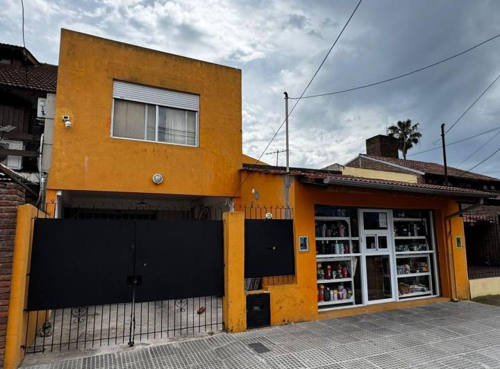 Casa · 180m² · 5 Ambientes