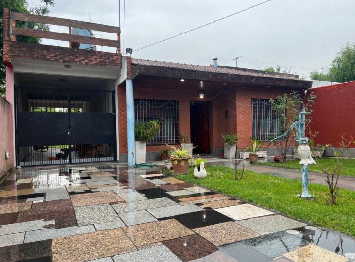 Casa · 141m² · 3 Ambientes · 2 Cocheras