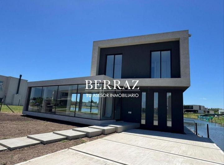 Casa · 185m² · 5 Ambientes · 2 Cocheras