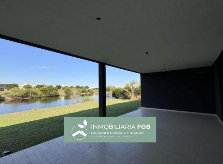 Casa · 234m² · 4 Ambientes · 4 Cocheras