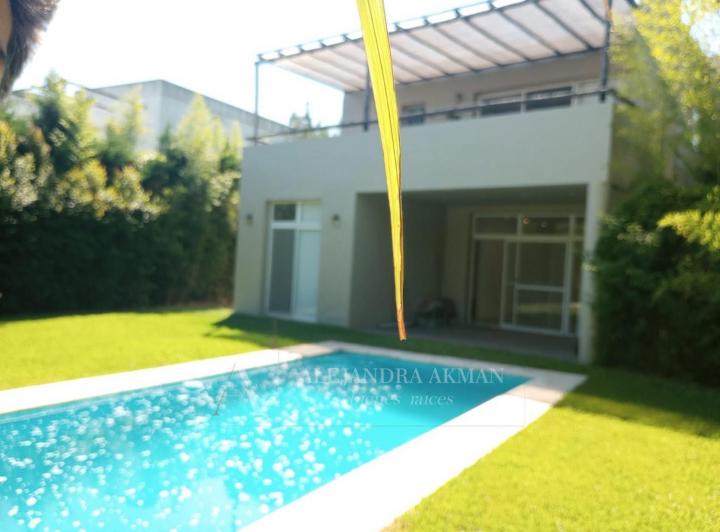 Casa · 250m² · 5 Ambientes