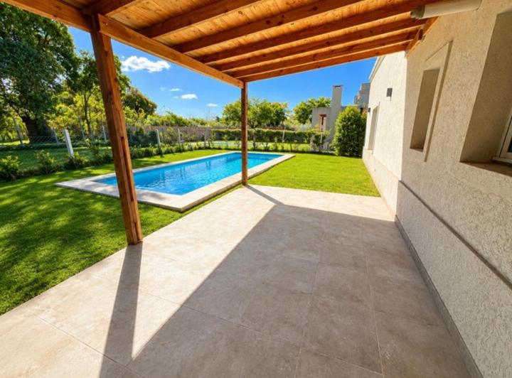 Casa · 135m² · 4 Ambientes · 2 Cocheras