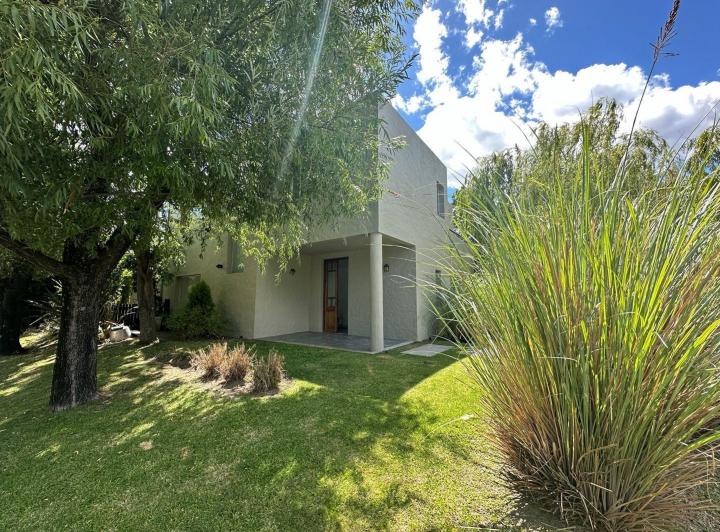 Casa · 250m² · 5 Ambientes