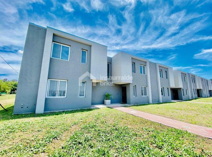Casa · 104m² · 4 Ambientes · 2 Cocheras