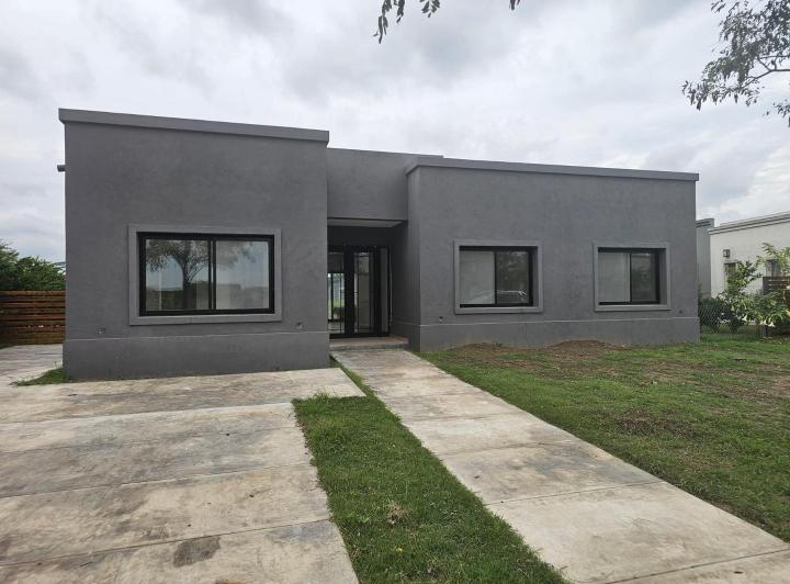 Casa · 160m² · 4 Ambientes · 4 Cocheras