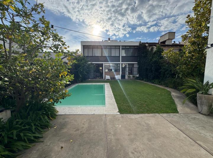 Casa · 190m² · 4 Ambientes · 1 Cochera