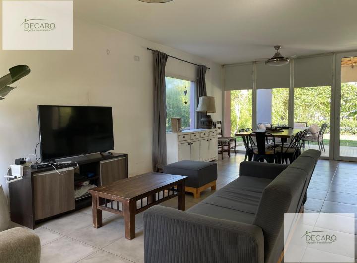 Casa · 180m² · 4 Ambientes · 2 Cocheras