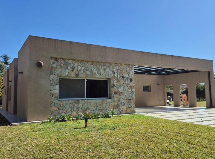 Casa · 181m² · 4 Ambientes · 3 Cocheras
