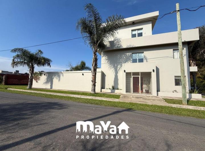 Casa · 280m² · 4 Ambientes · 2 Cocheras