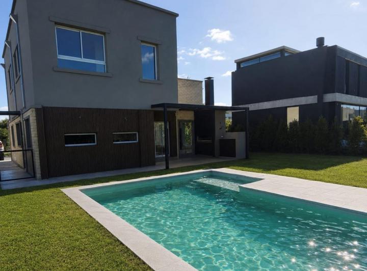 Casa · 164m² · 4 Ambientes · 2 Cocheras