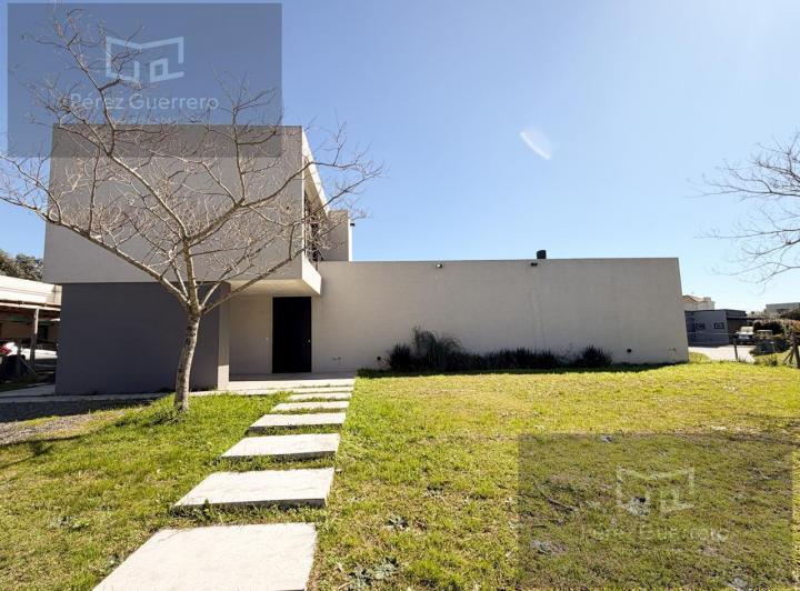 Casa · 245m² · 5 Ambientes