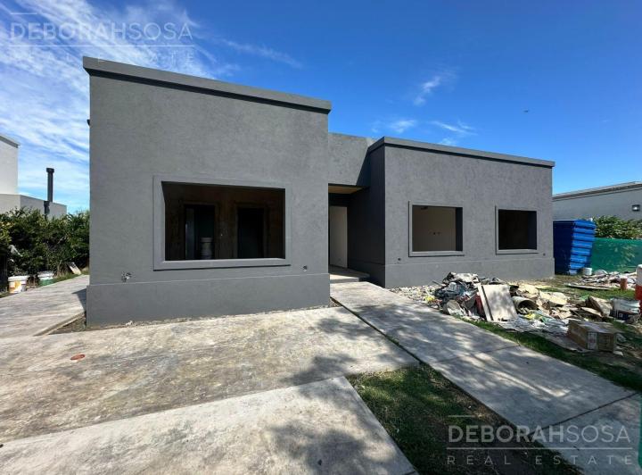 Casa · 160m² · 5 Ambientes · 2 Cocheras