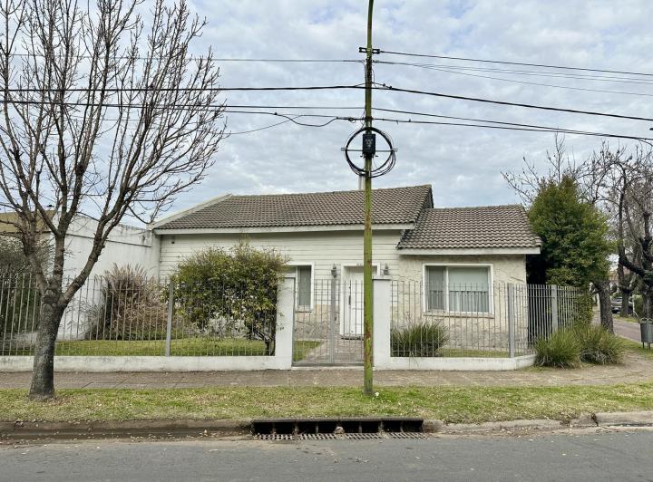 Casa · 395m² · 4 Ambientes · 1 Cochera