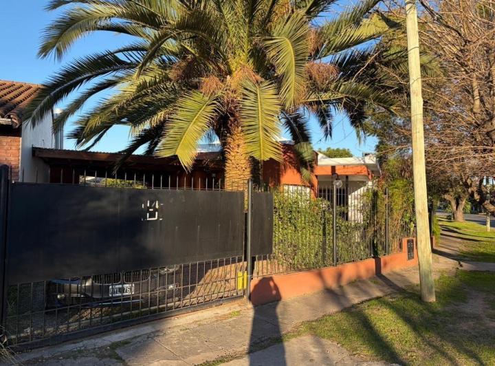 Casa · 120m² · 4 Ambientes · 2 Cocheras