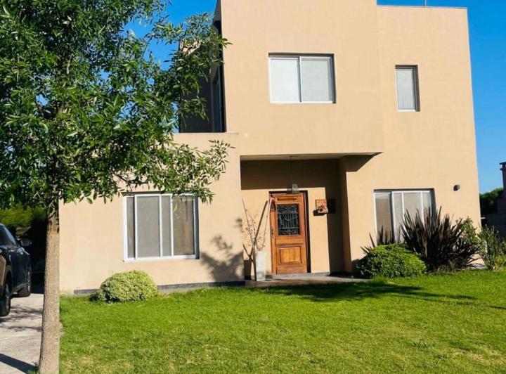 Casa · 186m² · 6 Ambientes · 4 Cocheras