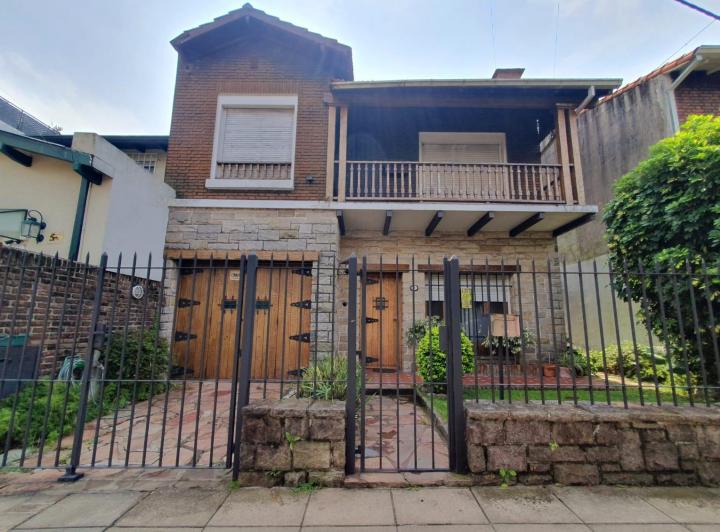 Casa · 219m² · 4 Ambientes · 1 Cochera