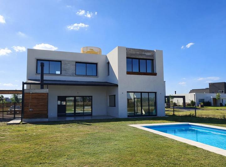 Casa · 175m² · 4 Ambientes · 4 Cocheras