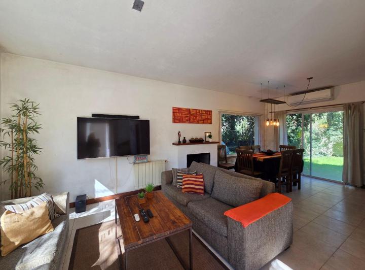 Casa · 85m² · 4 Ambientes · 2 Cocheras