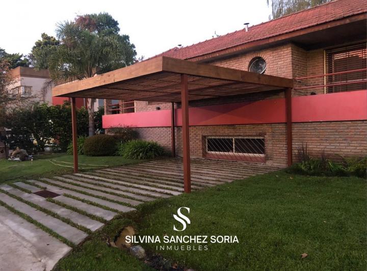 Casa · 197m² · 7 Ambientes · 2 Cocheras