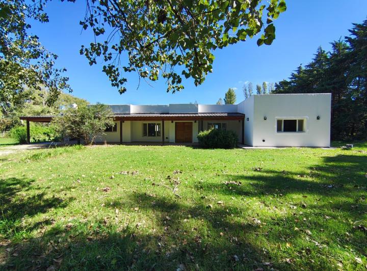 Casa · 230m² · 4 Ambientes · 2 Cocheras
