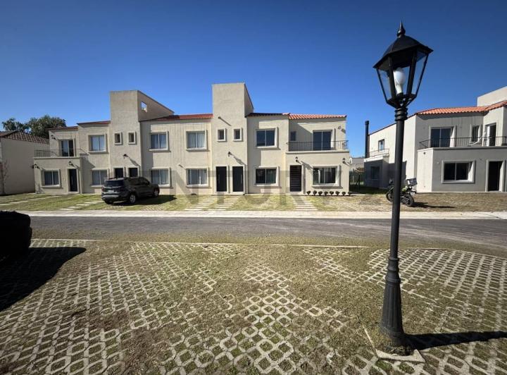 Casa · 113m² · 4 Ambientes · 2 Cocheras