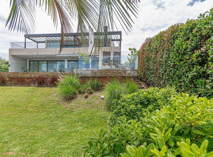 Casa · 420m² · 7 Ambientes · 3 Cocheras