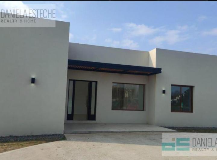 Casa · 140m² · 5 Ambientes · 2 Cocheras
