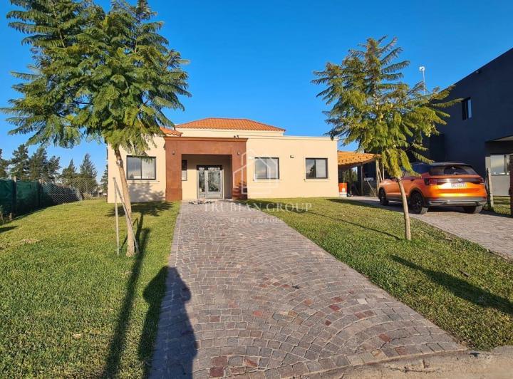 Casa · 180m² · 5 Ambientes · 2 Cocheras