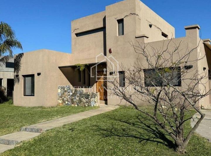 Casa · 180m² · 5 Ambientes · 2 Cocheras