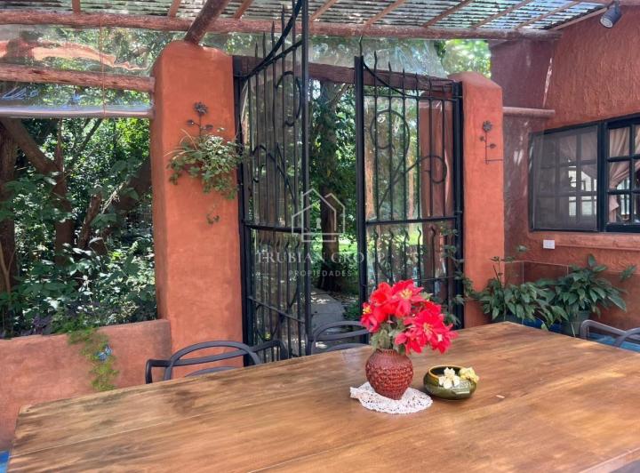 Casa · 180m² · 5 Ambientes · 2 Cocheras