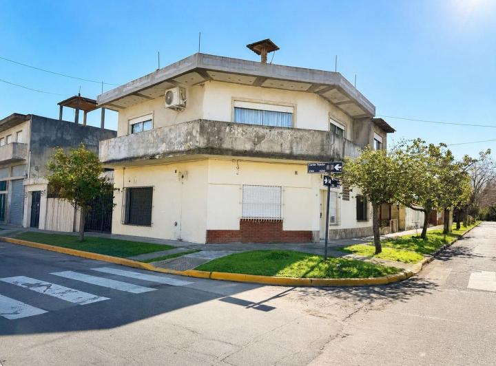 Casa · 234m² · 3 Ambientes · 1 Cochera