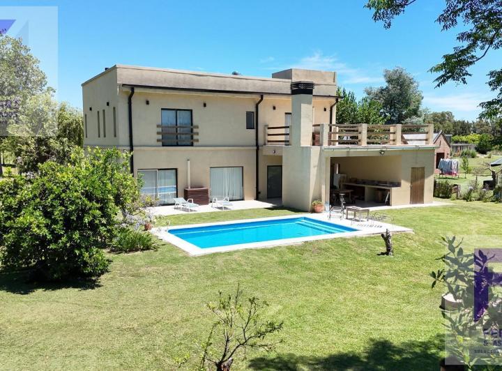 Casa · 277m² · 4 Ambientes · 4 Cocheras