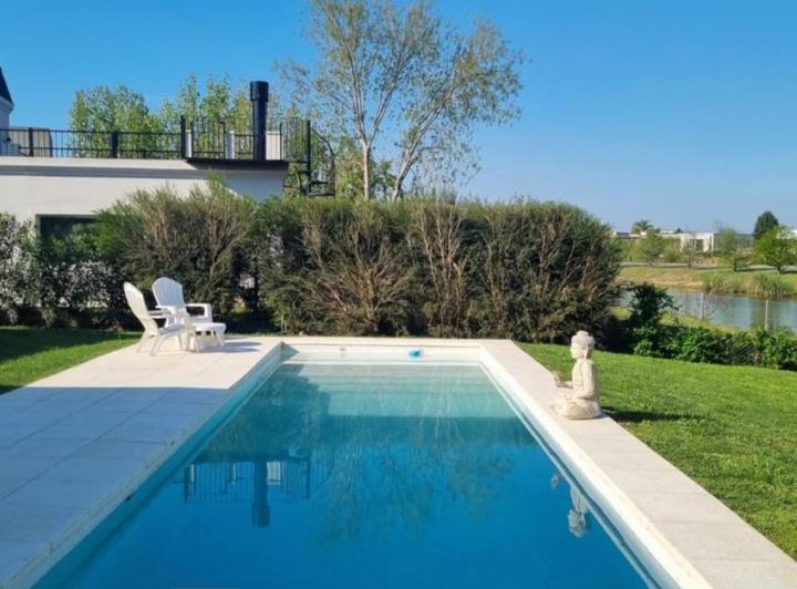 Casa · 180m² · 4 Ambientes