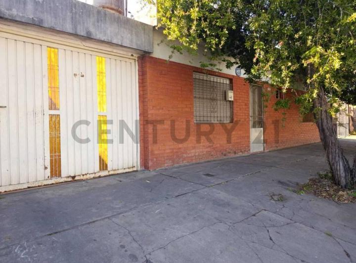 Casa · 78m² · 3 Ambientes · 2 Cocheras