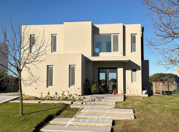 Casa · 220m² · 5 Ambientes
