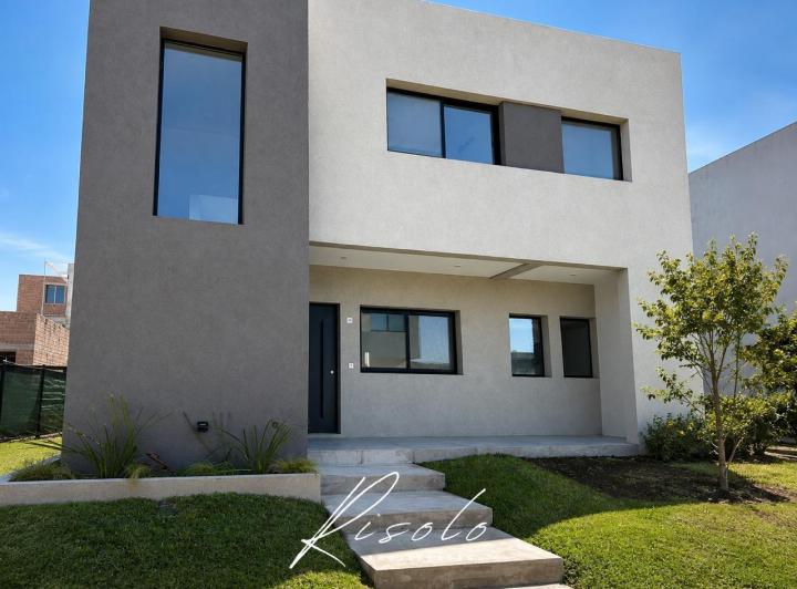 Casa · 130m² · 4 Ambientes · 1 Cochera