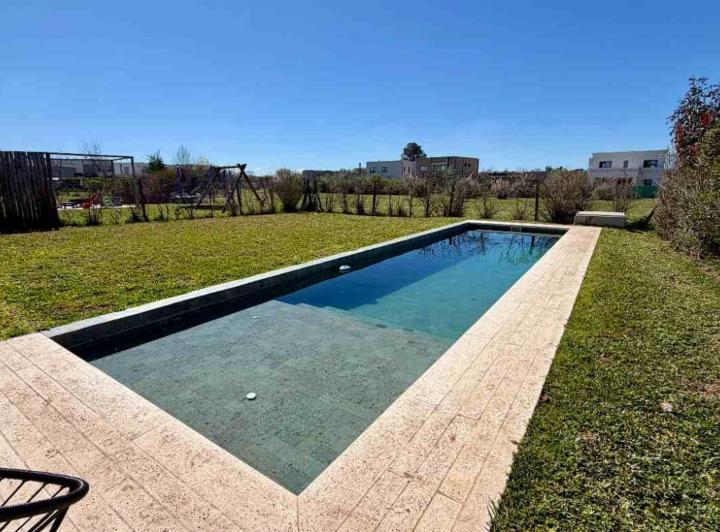 Casa · 160m² · 4 Ambientes · 2 Cocheras