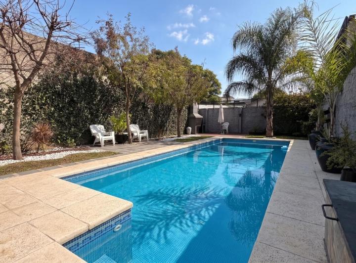 Casa · 200m² · 7 Ambientes · 1 Cochera